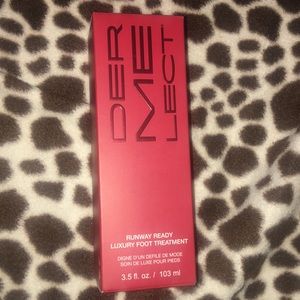 DERMELECT Runway Ready Luxury Foot Treatment.